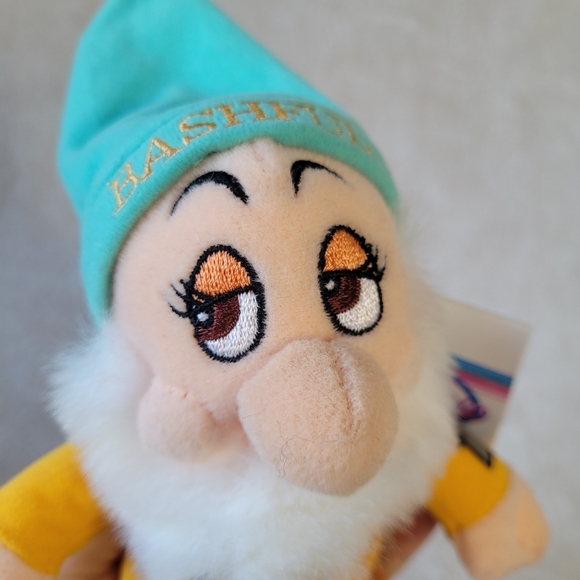 Disney Parks Snow White 7 Dwarfs Bashful 9" Beanie Bag Plush New Condition - Picture 6 of 7